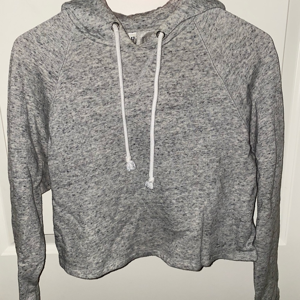 LIGHT GRAY CROPPED HOODIE